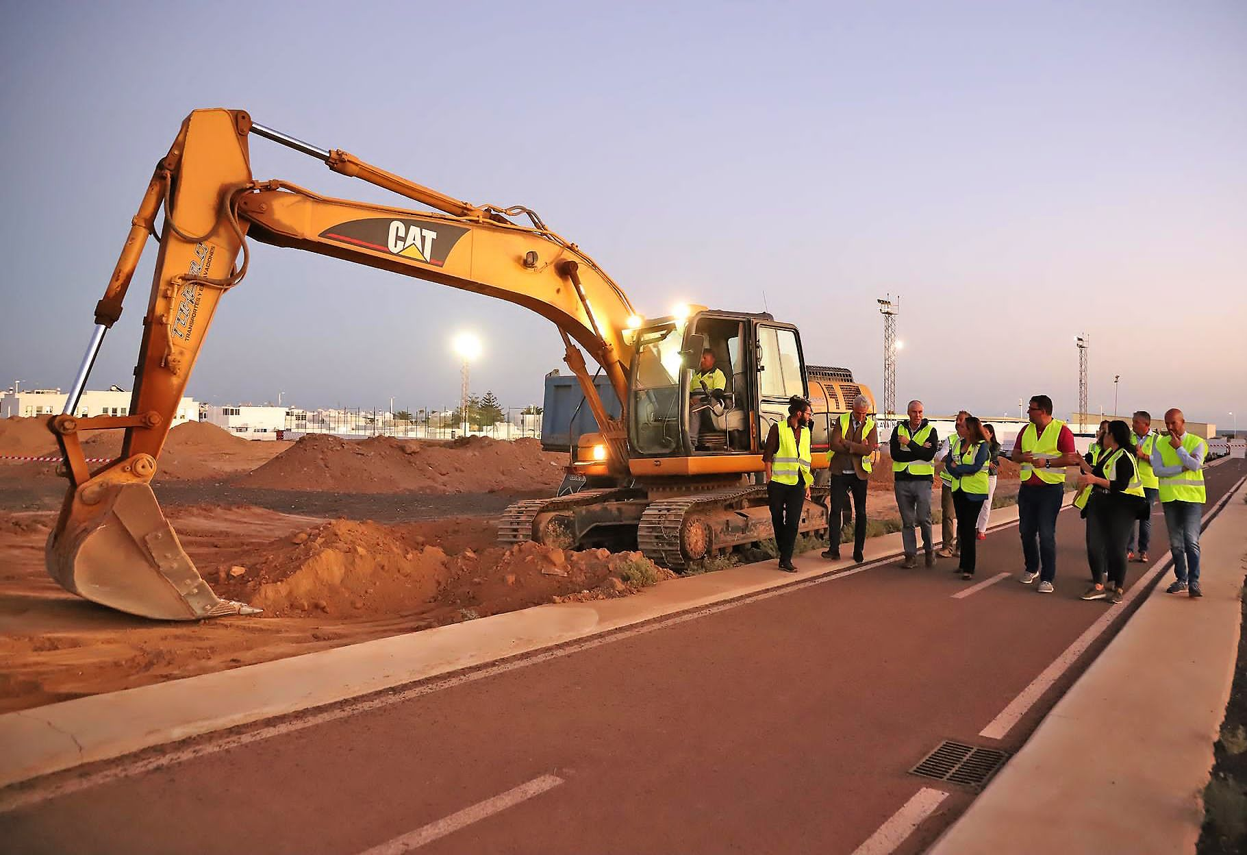 Visita institucional a las obras del parque.