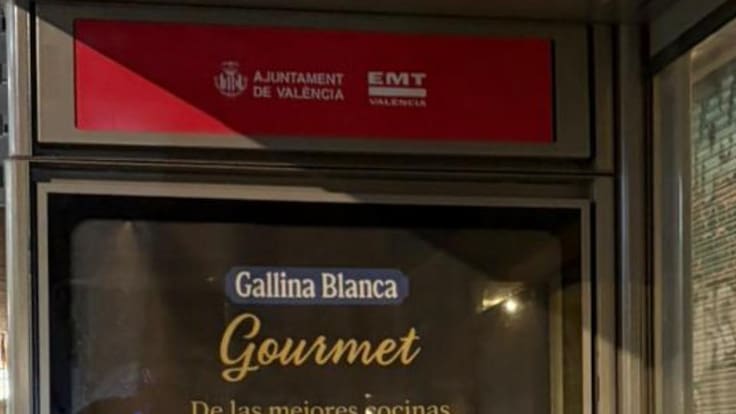 María Pérez (PSPV): "Catalá tapa con vinilos las pantallas averiadas de la EMT en lugar de repararlas"