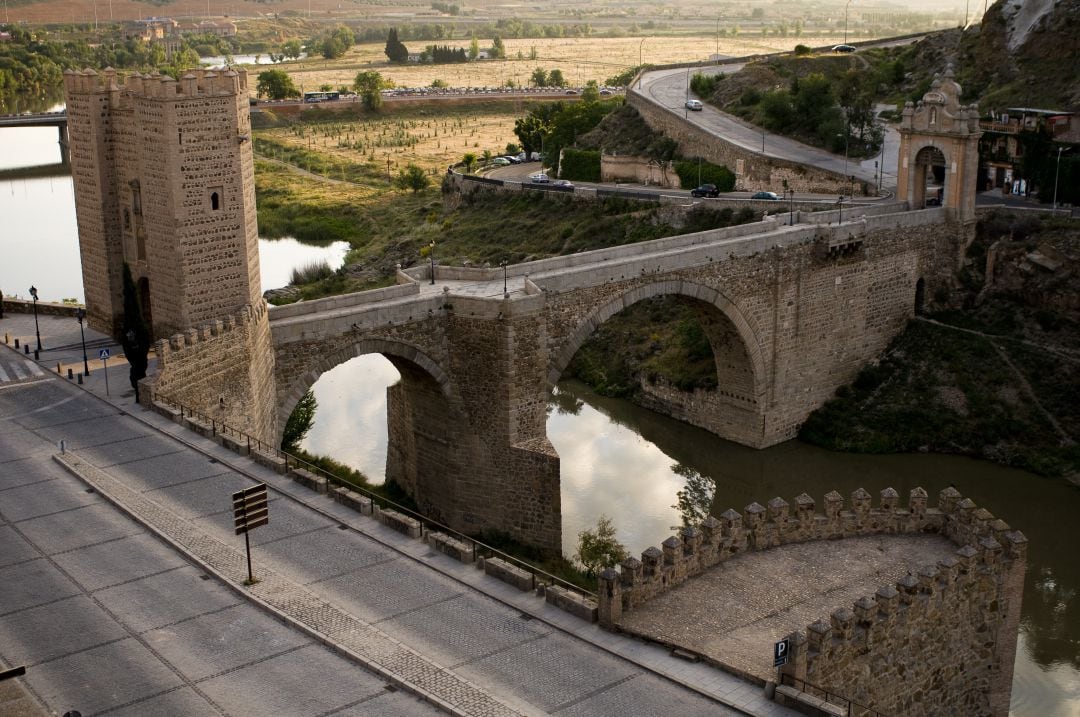 Imagen del Puente de Alcántara que atraviesa el río Tajo a su paso por Toledo