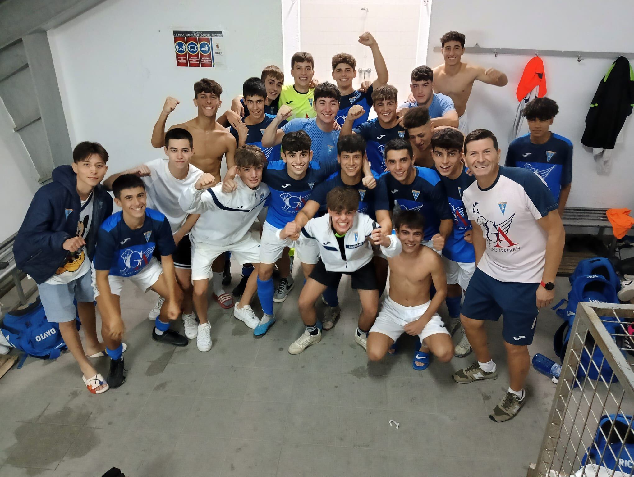 El juvenil celebra la victoria