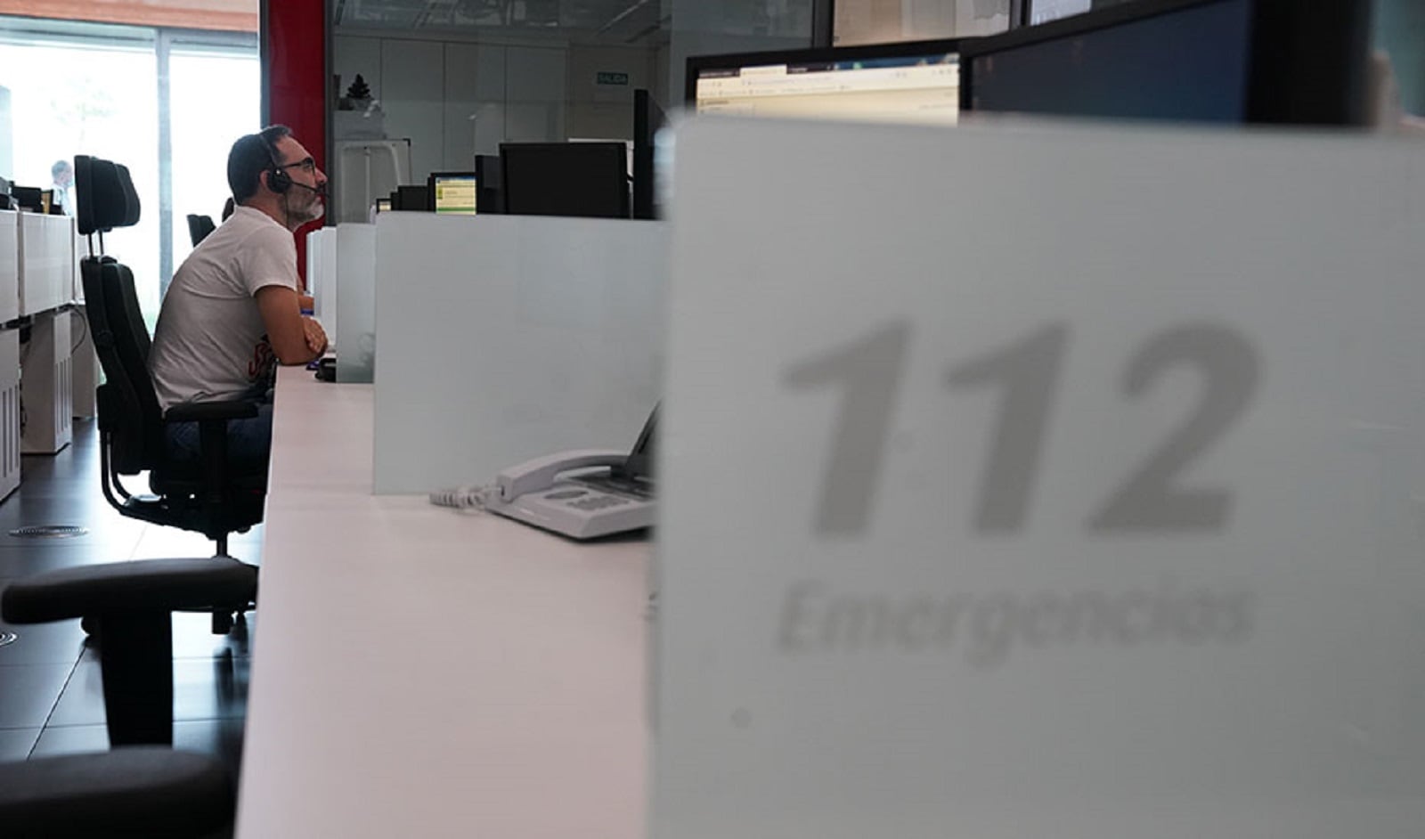 Puesto de sala en el Centro de Emergencias 112 Andalucía.