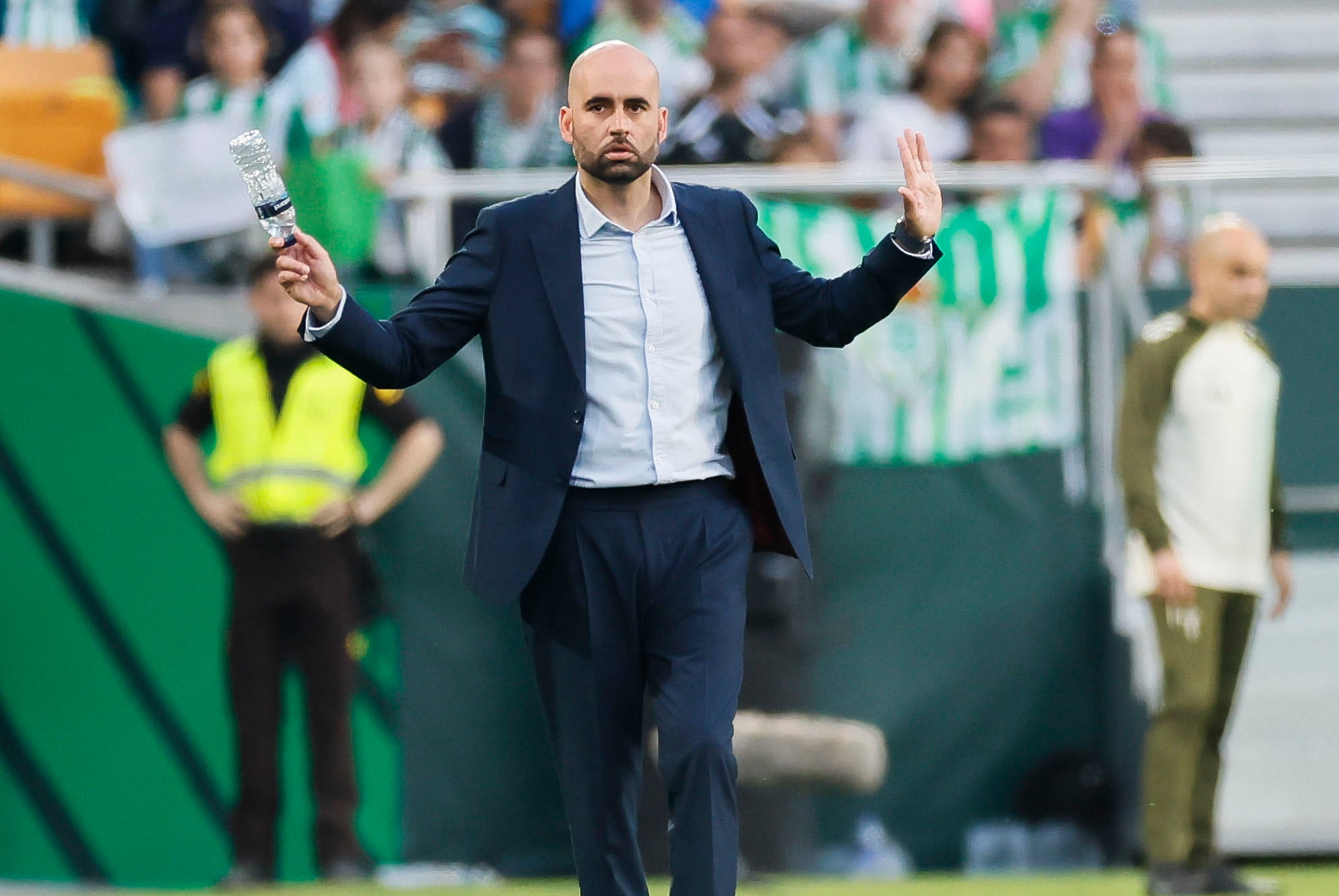 SEVILLA, 15/03/2026.- El técnico del Celta, Claudio Giráldez, durante del partido de la jornada 28 de LaLiga EA Sports que Real Betis y Celta de Vigo disputan este domingo, en el Estadio La Cartuja de Sevilla. EFE/ José Manuel Vidal