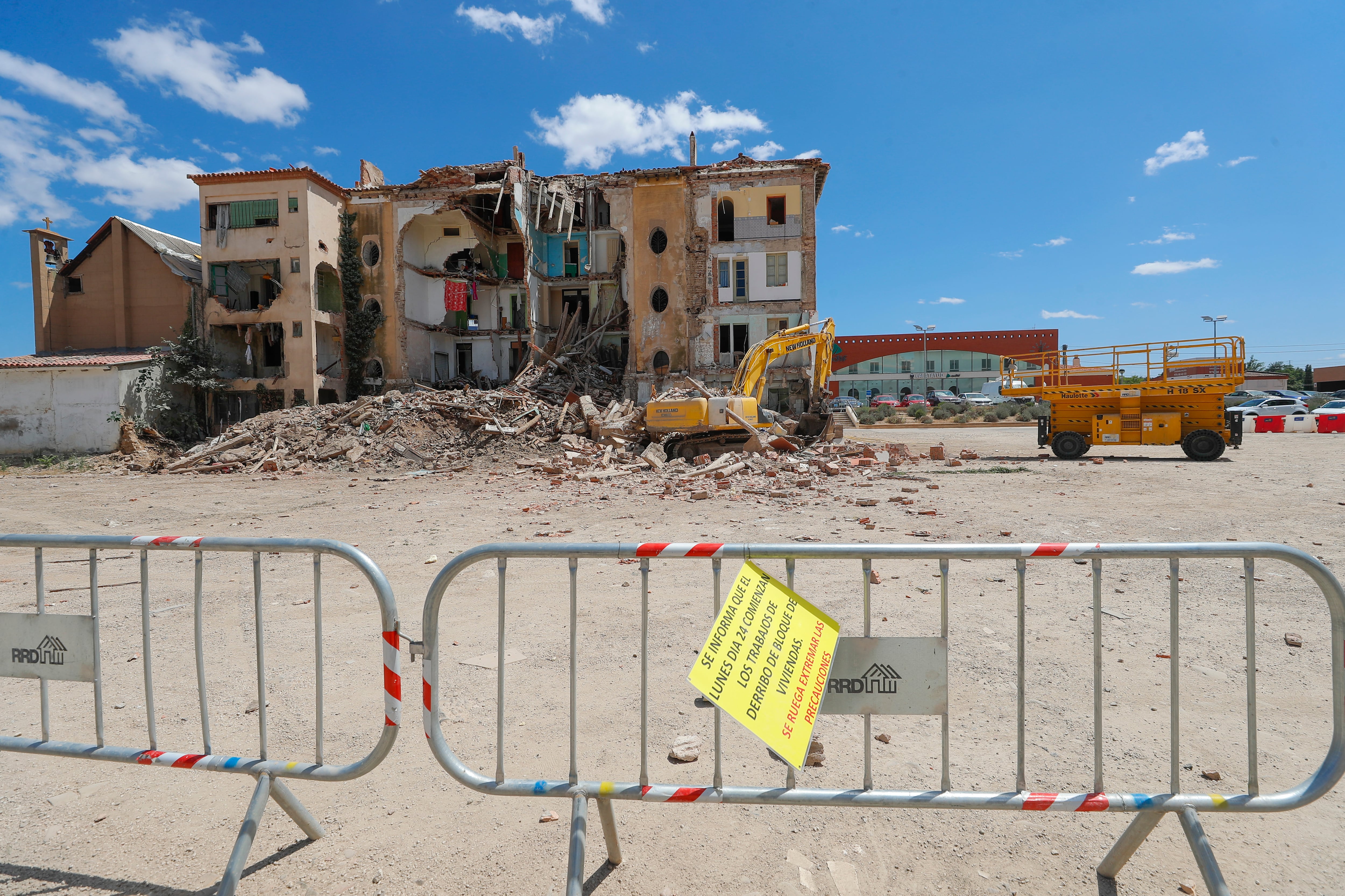 Así es el edificio donde ha fallecido un trabajador.