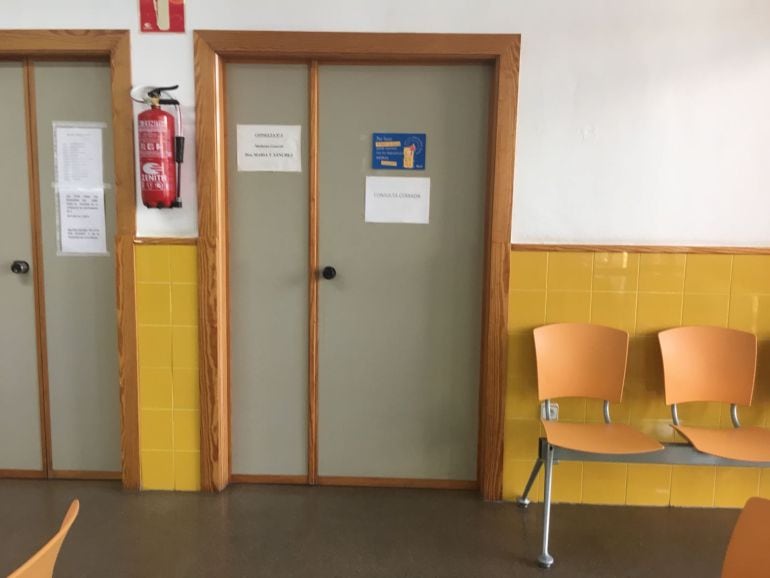 Imagen de las consultas cerradas, sin previo aviso, en el centro de salud de Churra