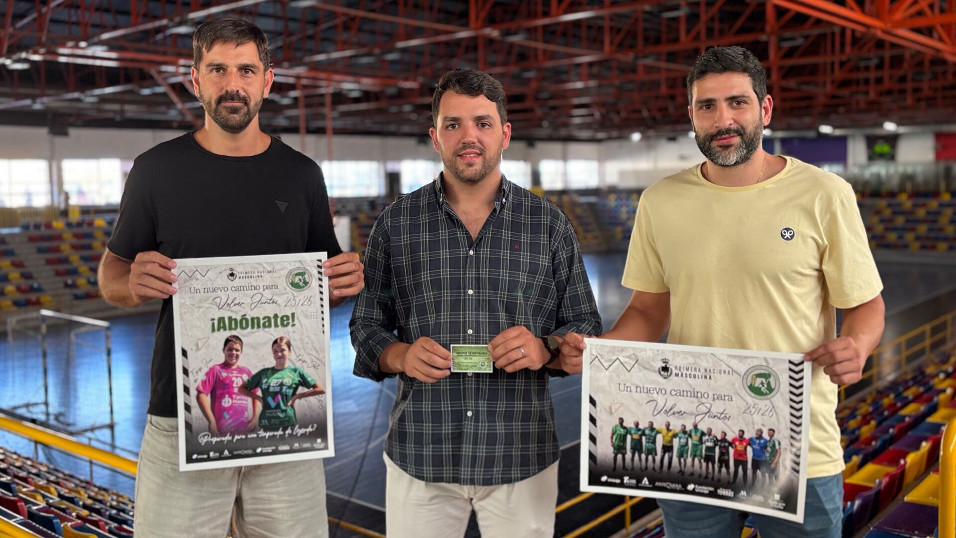 Agustín Vidal, Dani Podadera y Nacho del Castillo presentando la campaña de abonados del BM Dólmenes Antequera