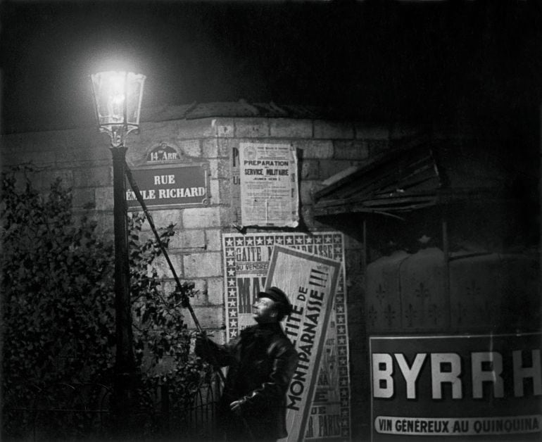 Apagando una farola, Rue Emile Richard