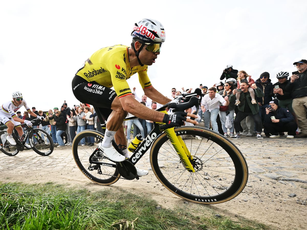 Van Aert se lleva una París-Roubaix espectacular tras pelear con Pogacar hasta el final