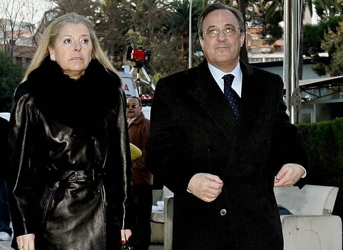 El presidente del Real Madrid, Florentino Pérez acompañado de su mujer, Maria Angeles Sandoval y del cardiólogo Geronimo Farré a su llegada al hospital La Fé de Valencia donde el presidente de Honor, Alfredo Di Stefano, ha sido intervenido durante cinco h