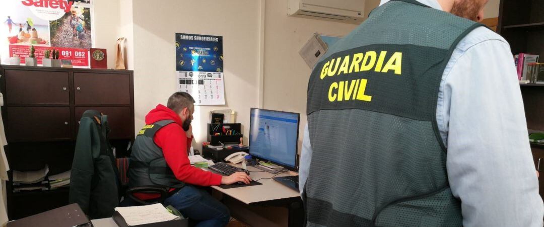 Desarticulado un grupo criminal carballés que realizaba estafas por Internet