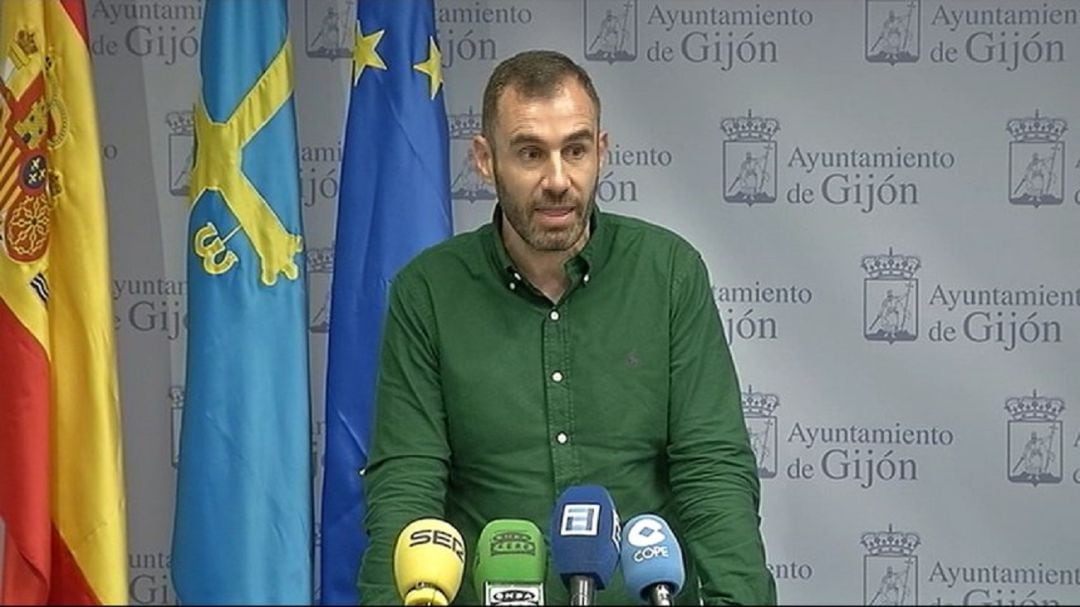 Rubén Pérez Carcedo, concejal de Ciudadanos, en el Ayuntamiento de Gijón