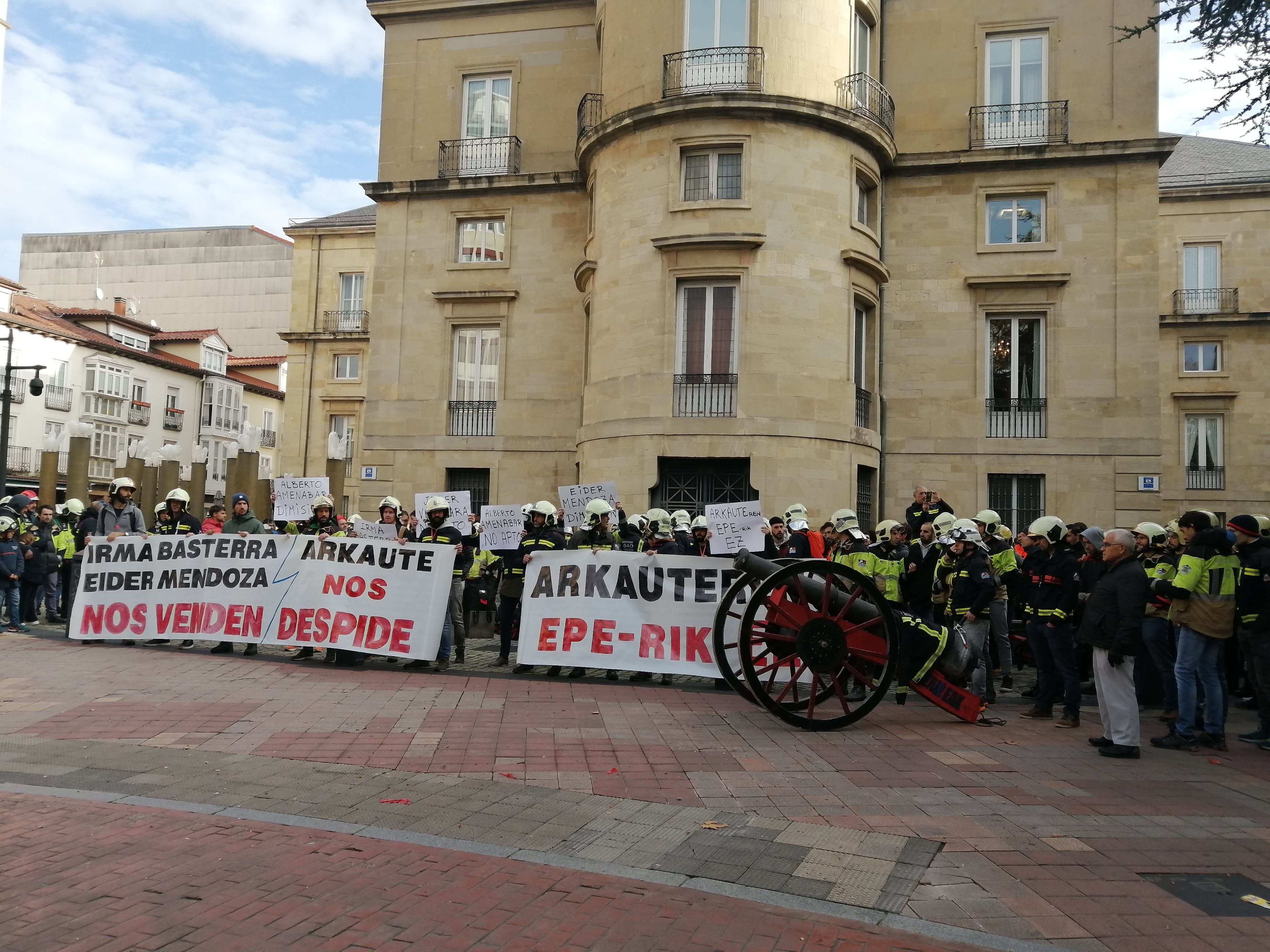 Piden la dimisión de las responsables forales de Álava y Gipuzkoa, Irma Basterra y Eider Mendoza