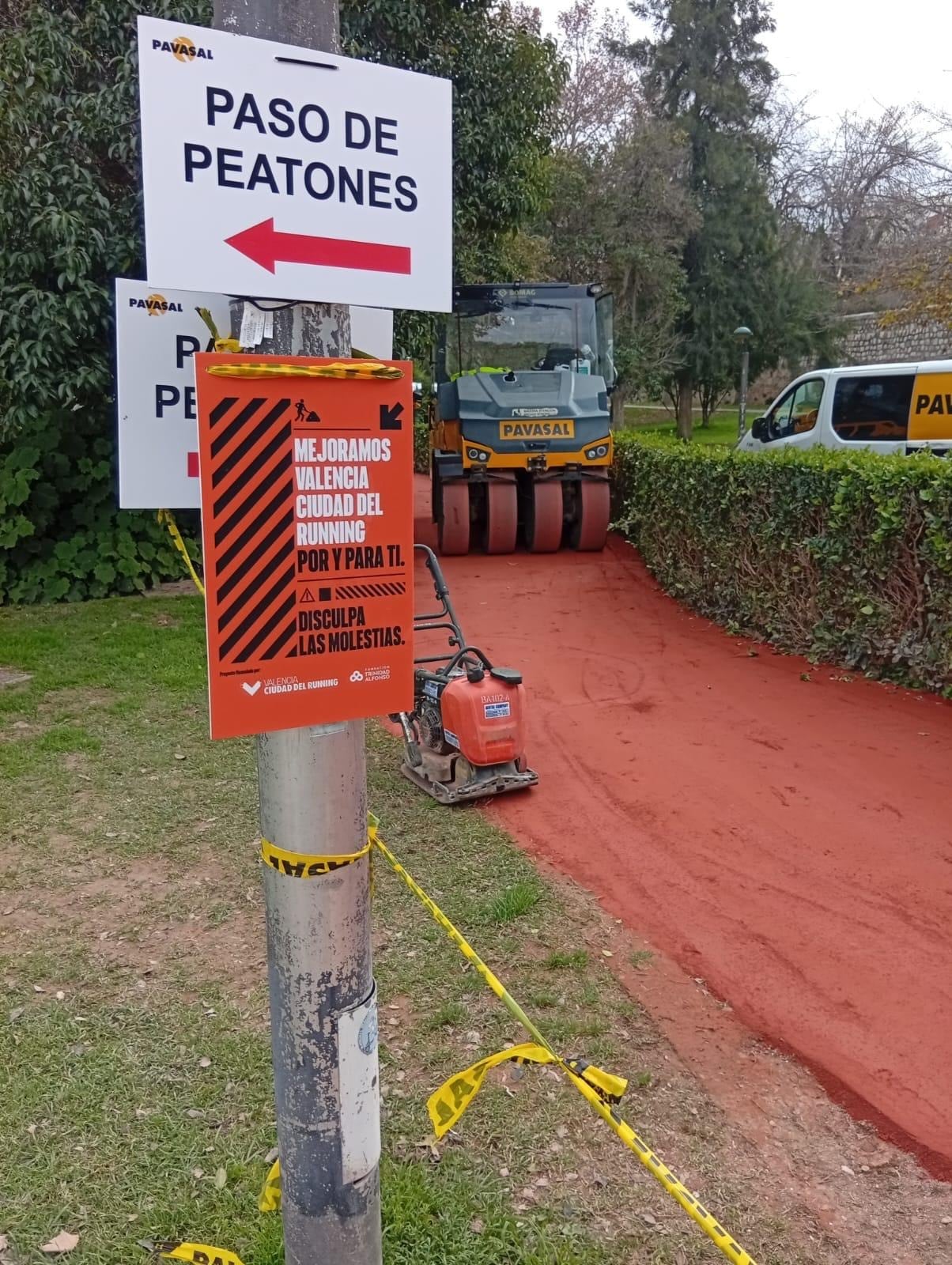 Trabajos sobre el pavimento del circuito de corredores del jardín del Turia