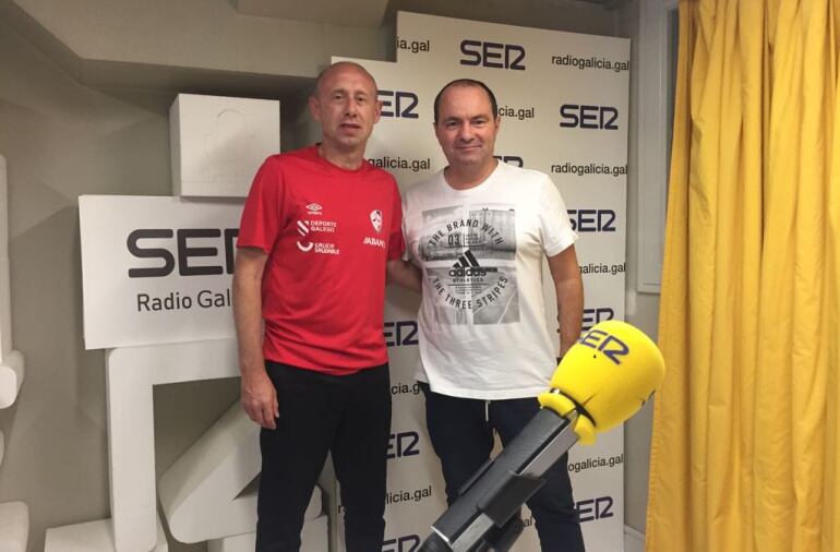 Santi Valladares, entrenador del Santiago Futsal, visitó esta tarde el SER Deportivos de Radio Galicia