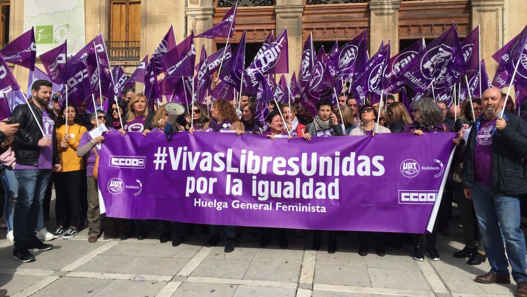 Concentración a las puertas de la Diputación Provincial de Jaén