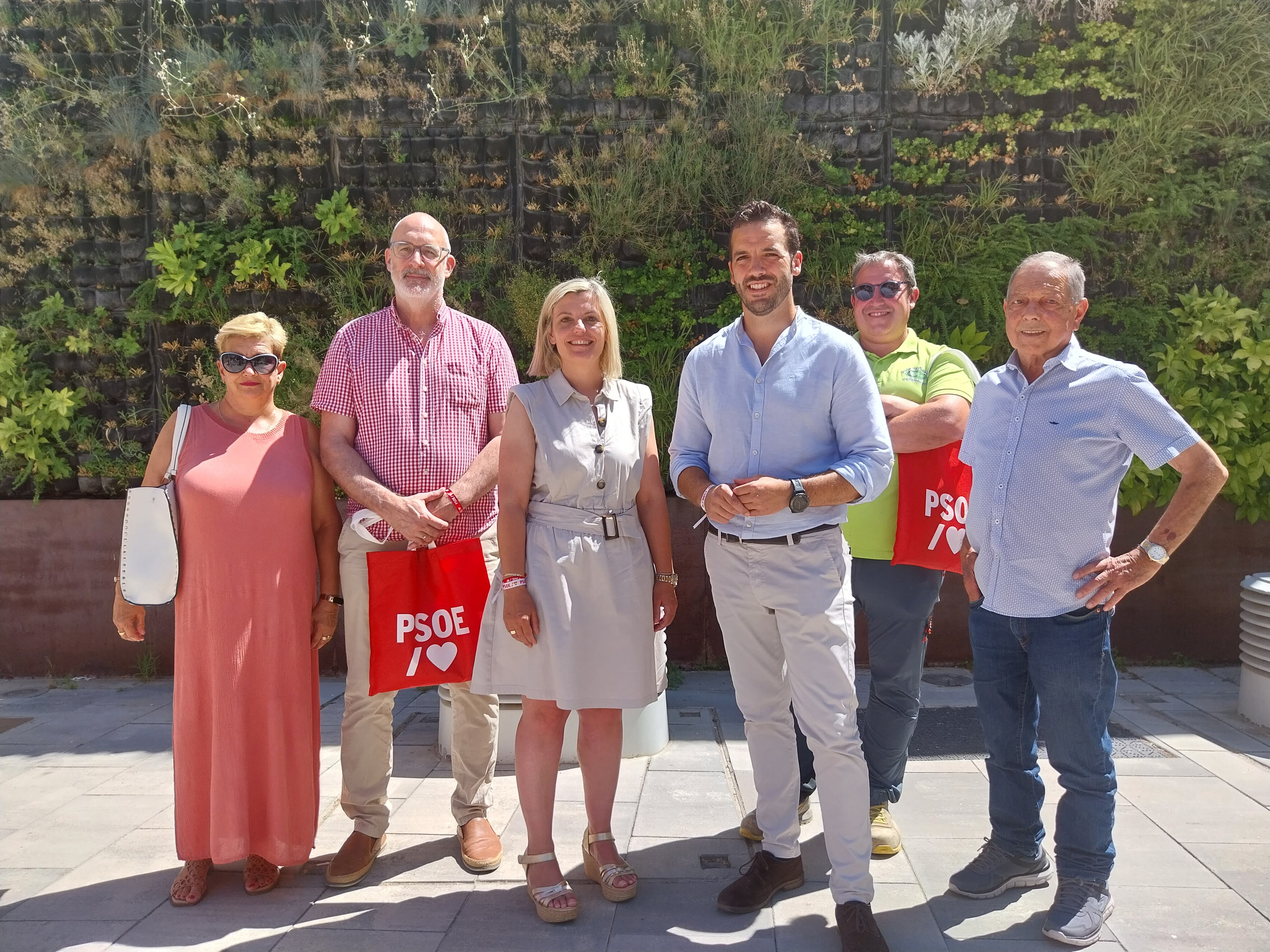 Begoña Nasarre y Gonzalo Palacín, durante su visita a Monzón.