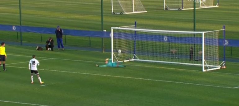 El penalti del Valencia ante el Chelsea en la Youth League.