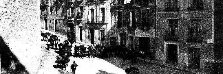 Caballerías en la calle Alfonso VIII.