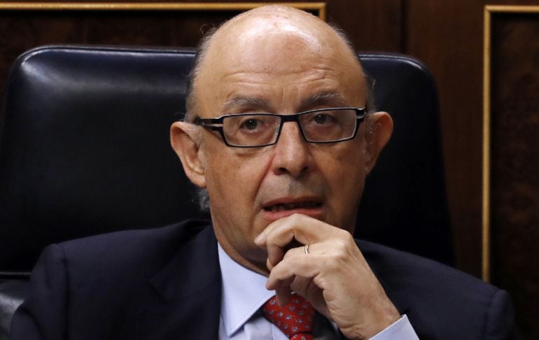 El ministro de Hacienda y Función Pública, Cristóbal Montoro, durante la sesión de control al Gobierno.