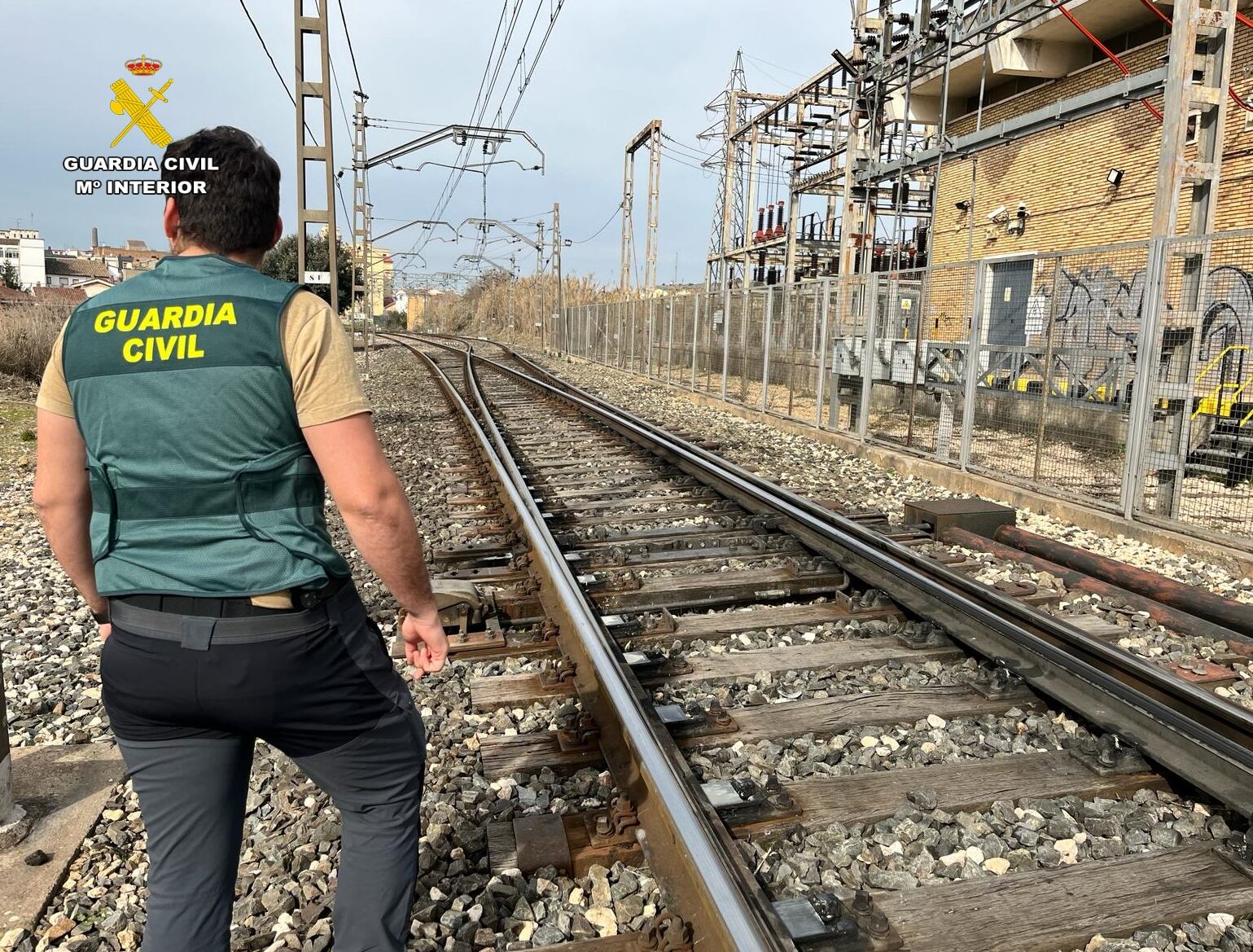 El robo del cable de cobre ha afectado a la Subestación Eléctrica de la empresa ferroviaria ADIF en Monzón. Foto: Guardia Civil