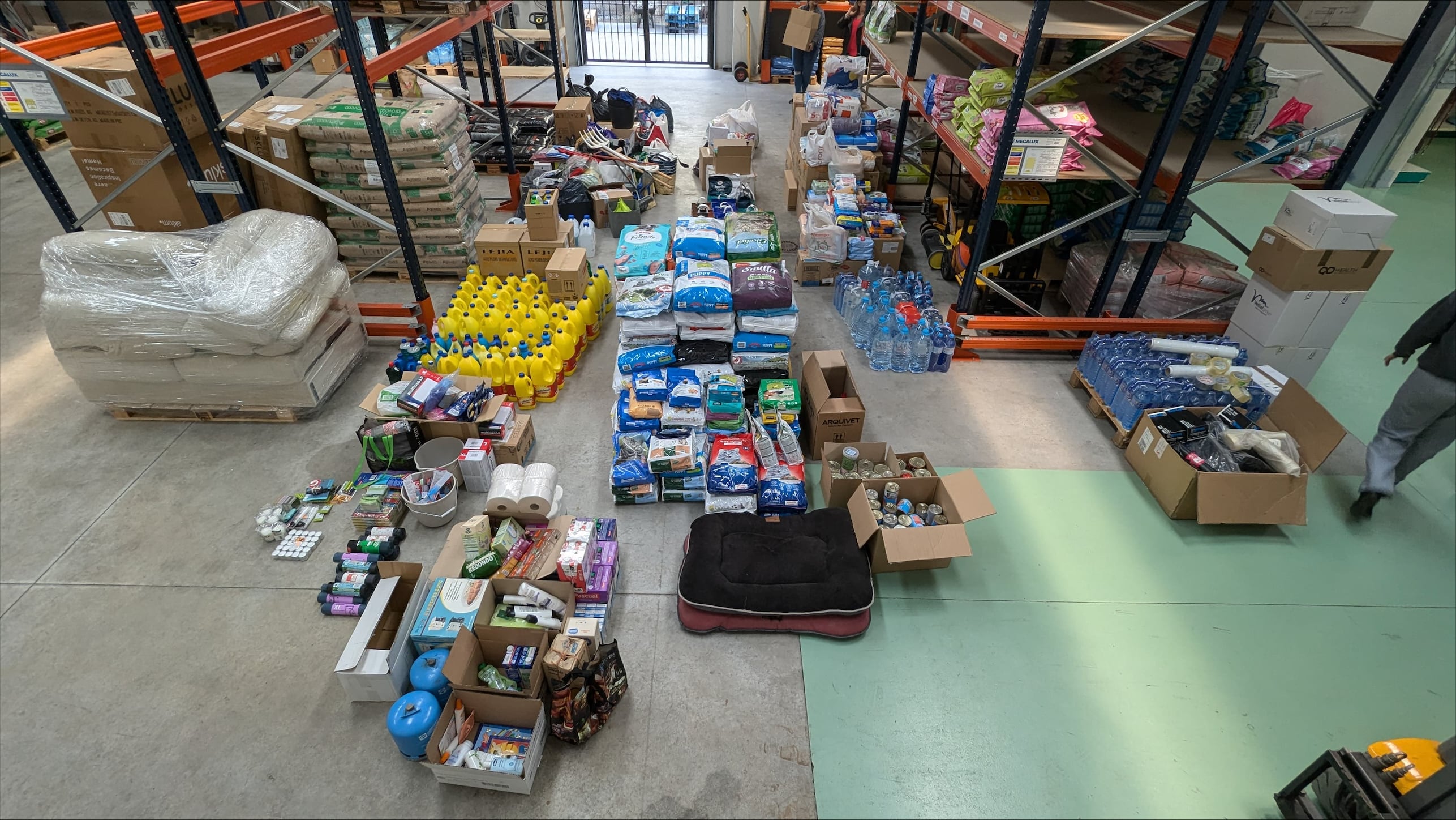 Recogida de material para Valencia de Joluga y los amantes de los 4X4