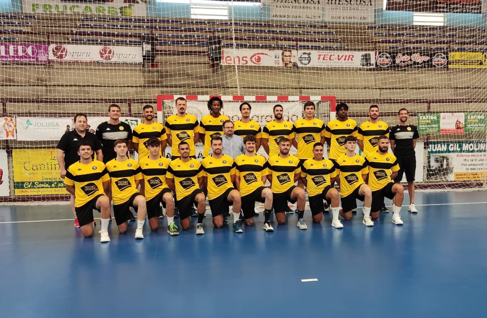 El plantel de jugadores del Tubos Aranda durante la presentación esta pasada pretemporada