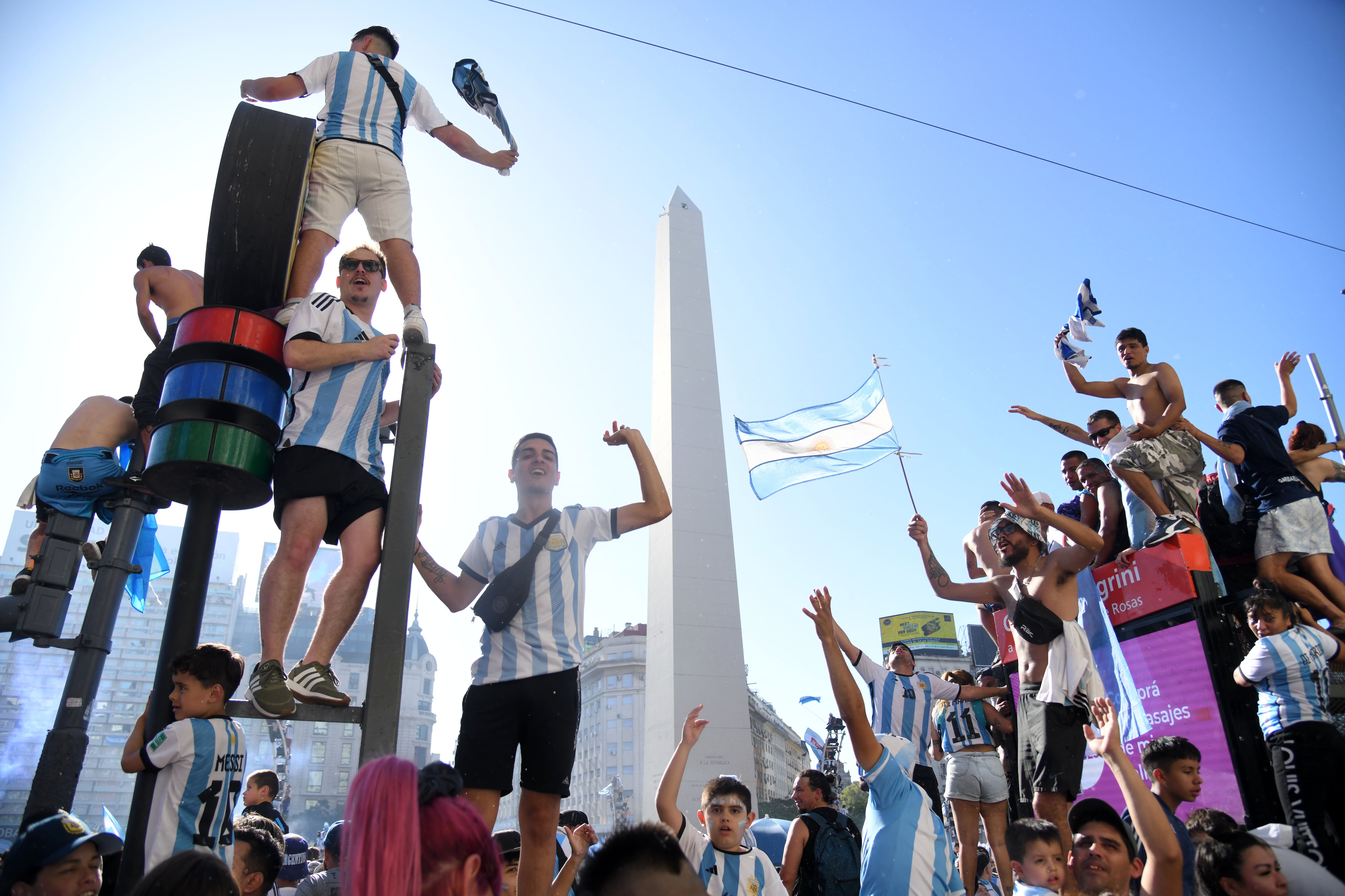 Aficionados de Argentina celebran el campeonato del mundo en Buenos Aires