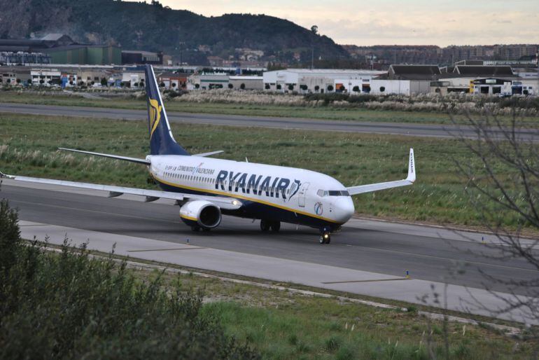 Avión de Ryanair en Santander.