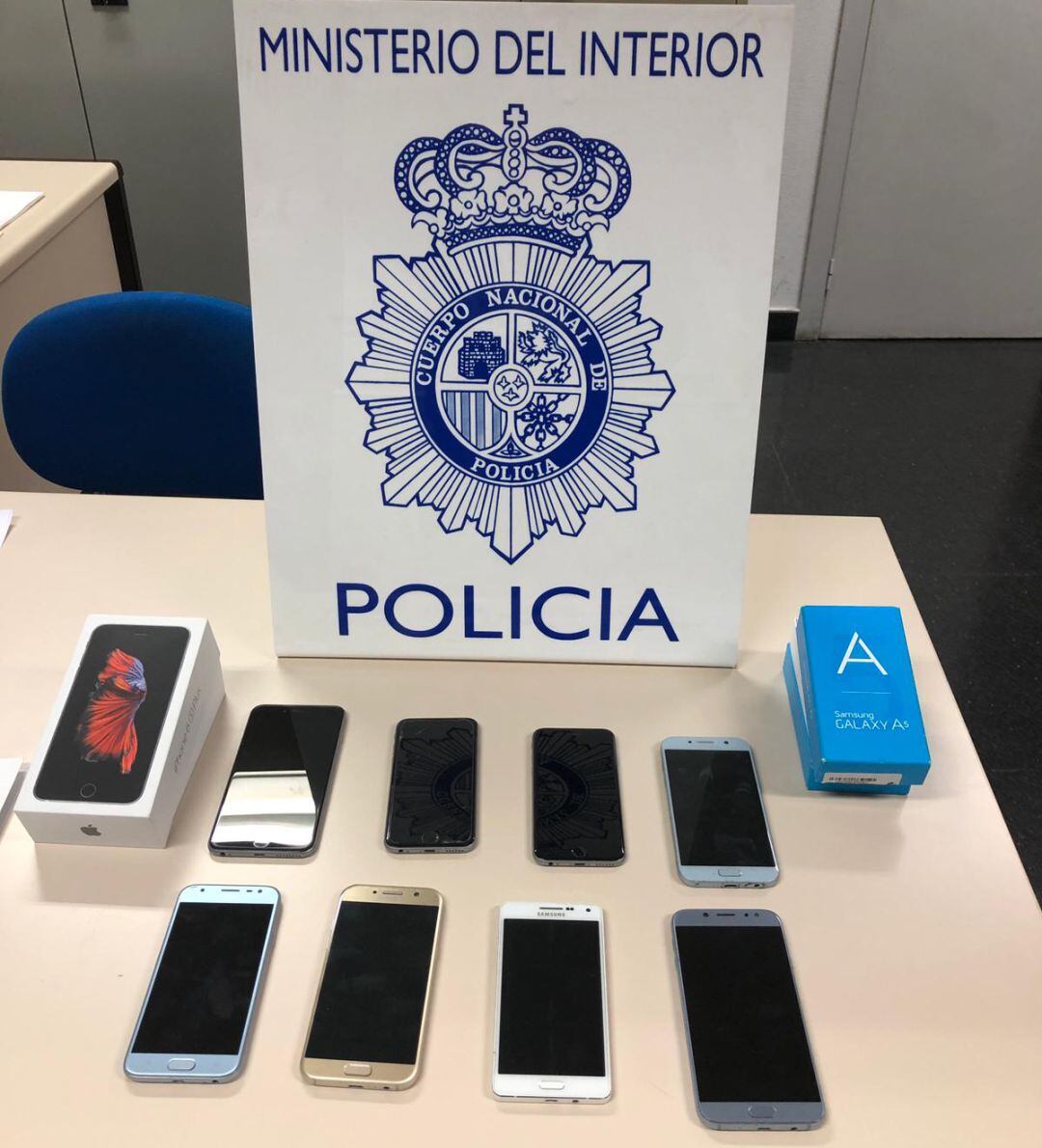 Varios de los términales recuperados por la Policía Nacional