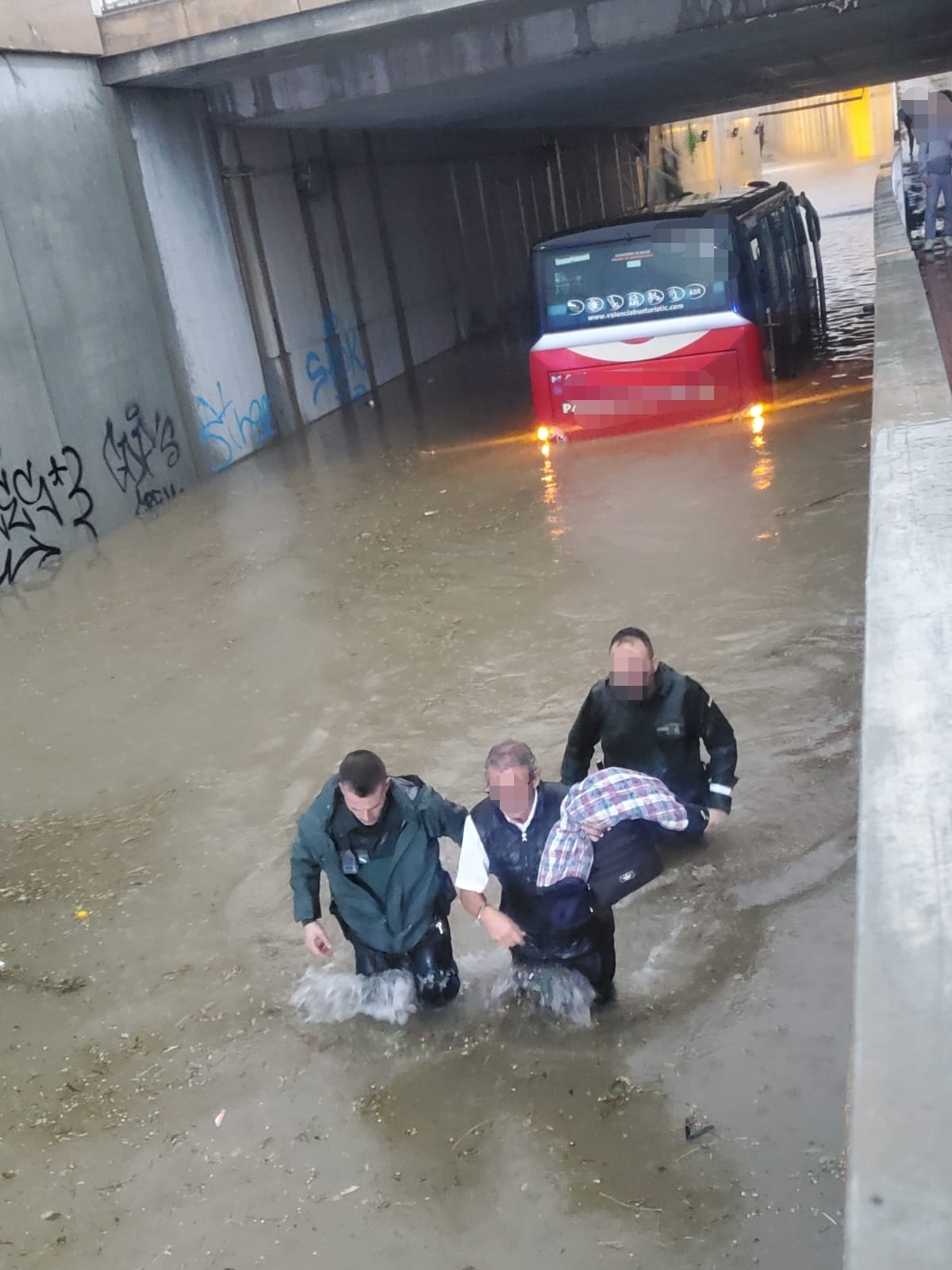 Rescate de un autobús en Alquerías del Niño Perdido