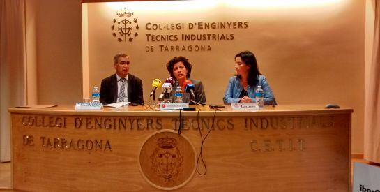 El degà del Col·legi d'Enginyers i les regidores de Serveis Socials de Reus i Tarragona.