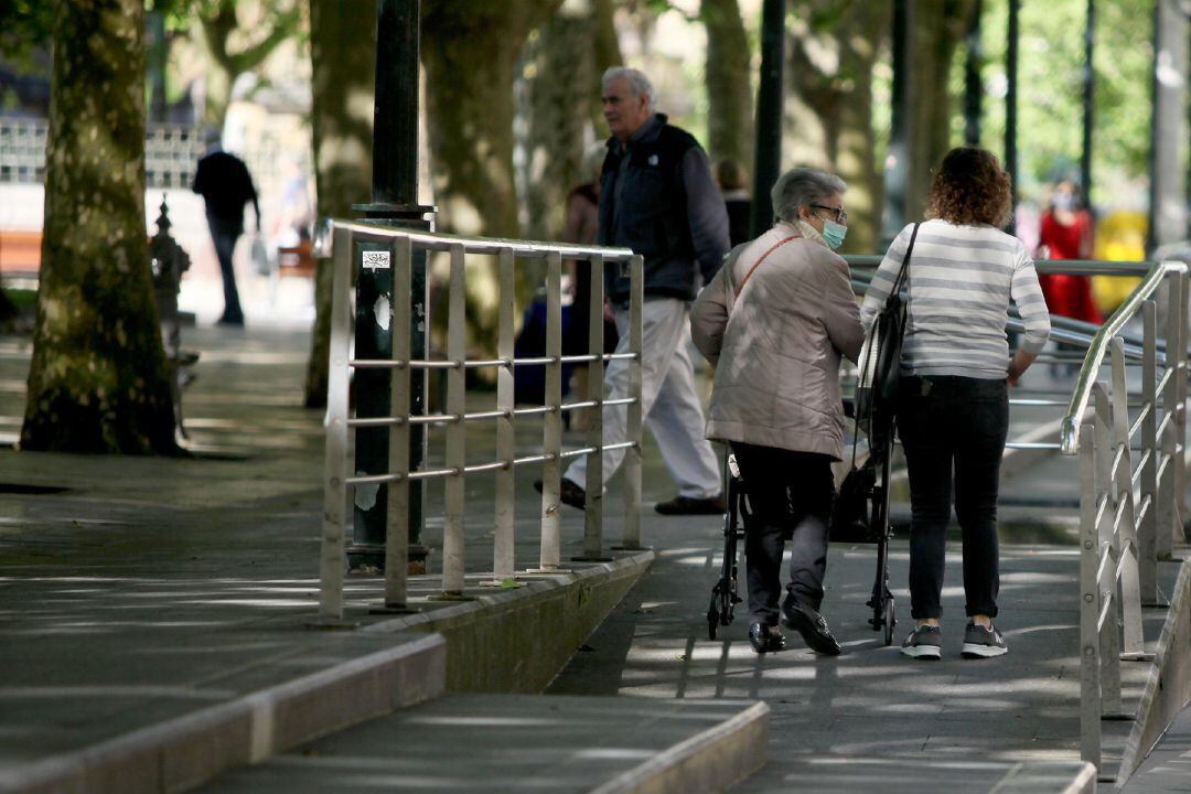 Son en su gran mayoria autóctonos, aunque en algunos barrios hay un alto porcentaje de extranjeros