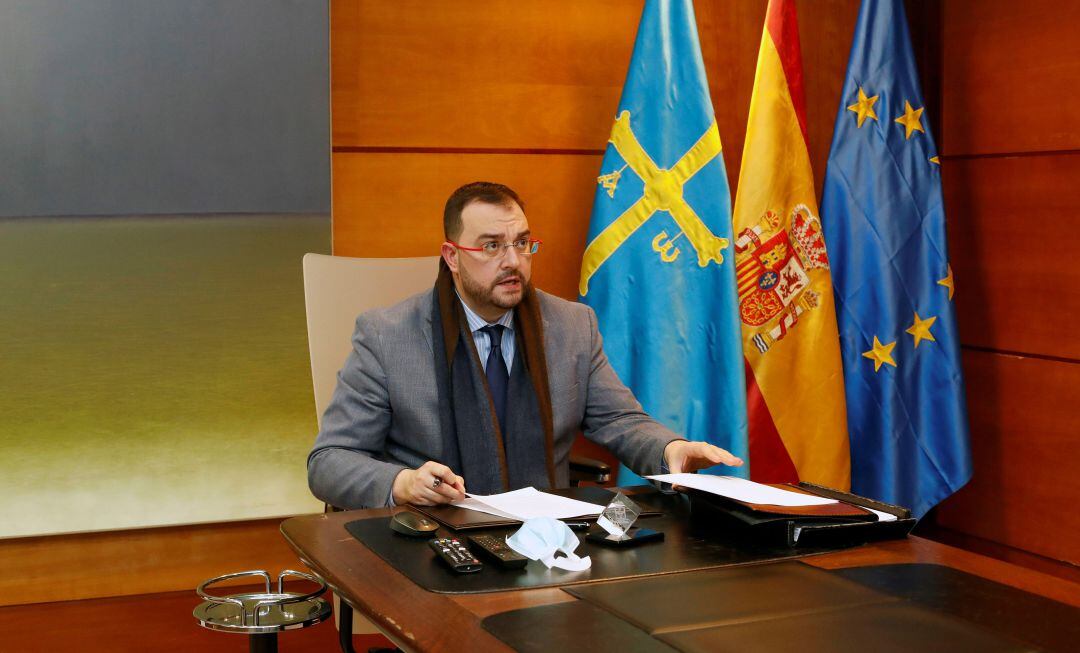 El presidente del Principado, Adrián Barbón, durante una reunión del Consejo de Gobierno. 