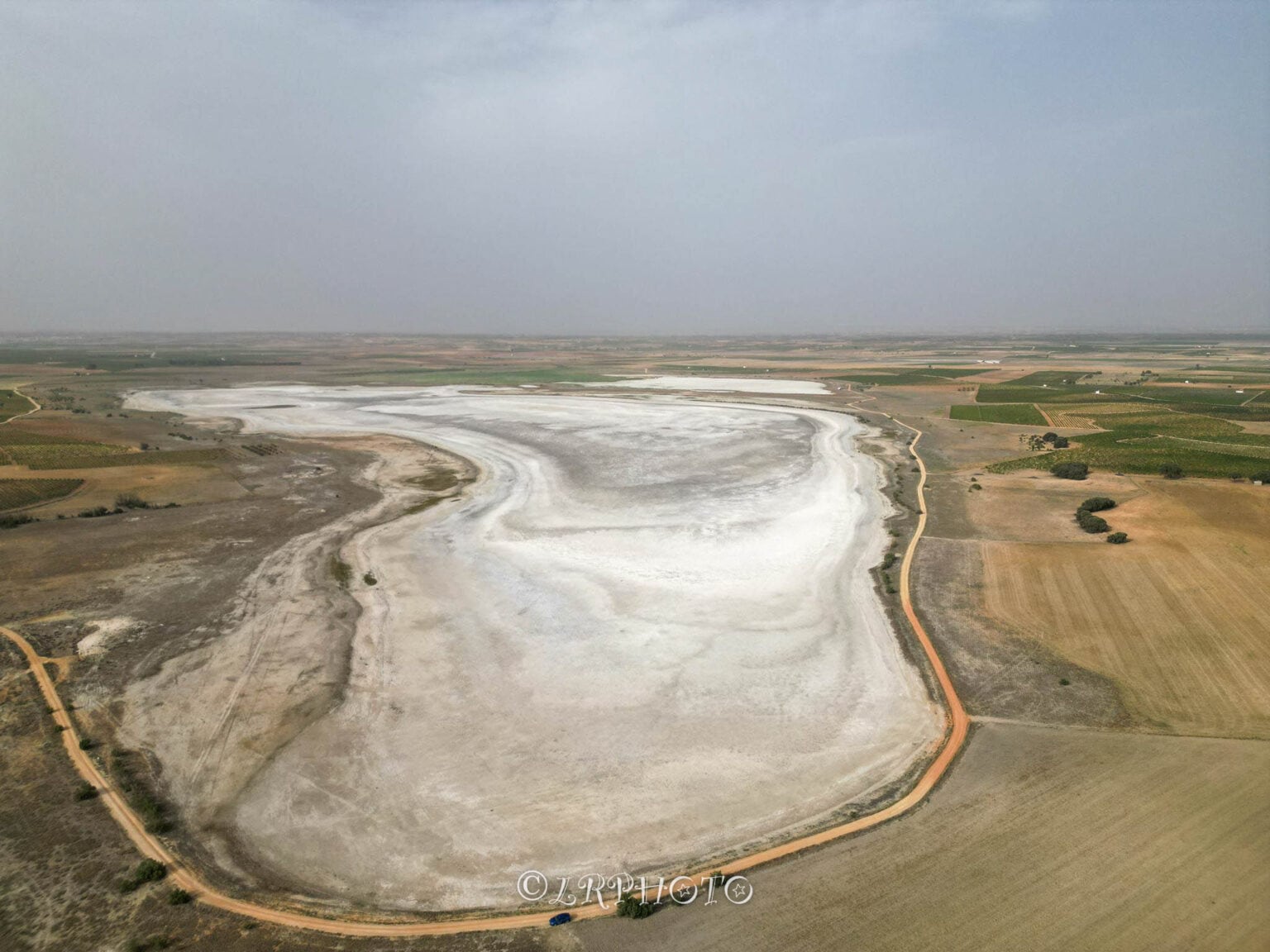 Laguna de Manjavacas, vaso de agua principal del Complejo Lagunar de Manjavacas situado en Mota del Cuervo, seco por completo durante el verano. Es un reflejo de la sequía que sufrimos en La Mancha