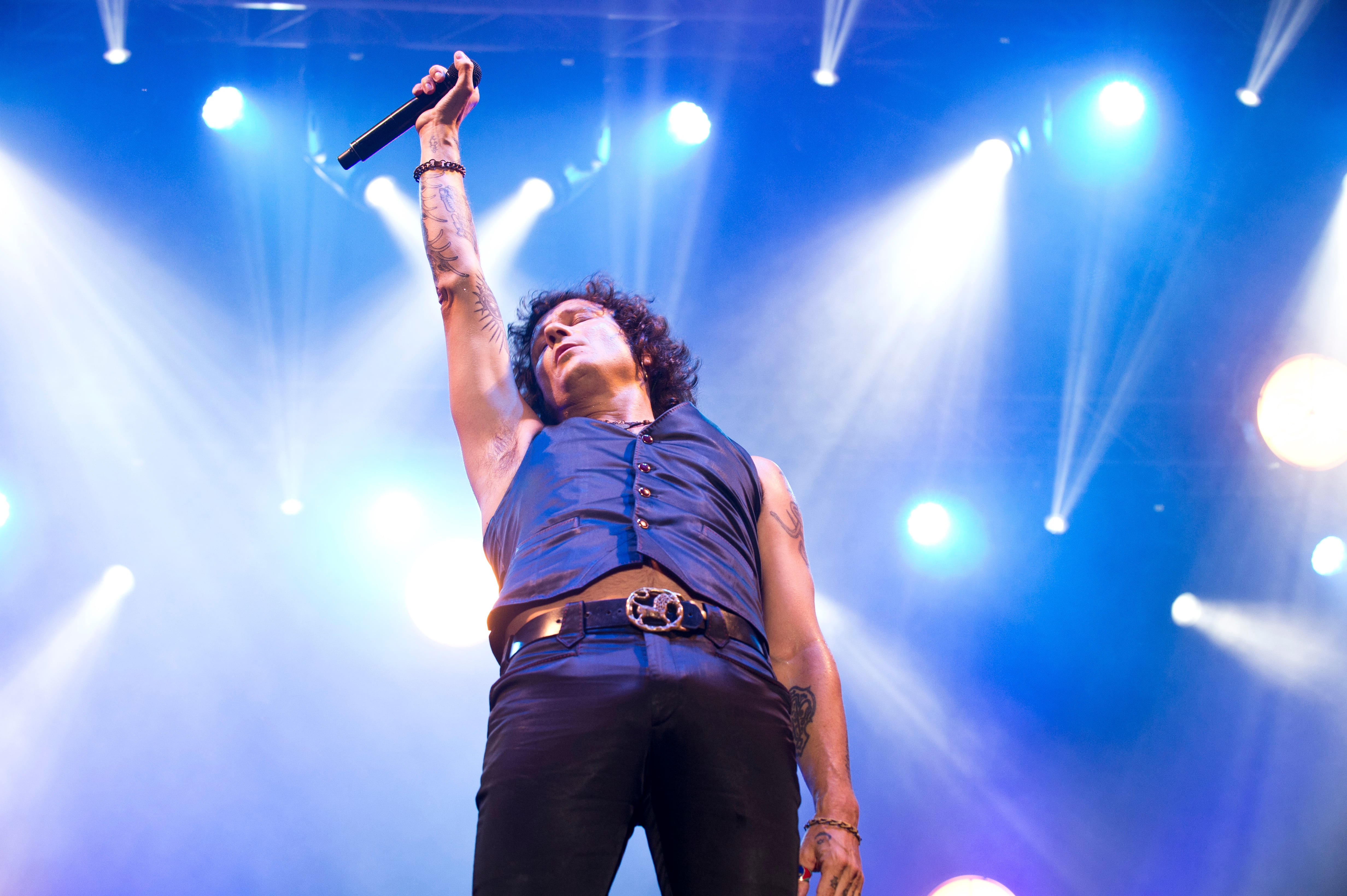 Enrique Bunbury, compositor y músico español, más conocido por ser vocalista de la banda de rock Héroes del Silencio.