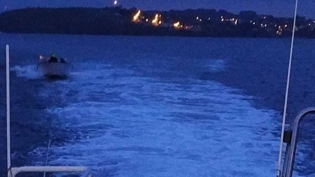 Tres tripulantes de un barco son rescatados en O Seixo Branco