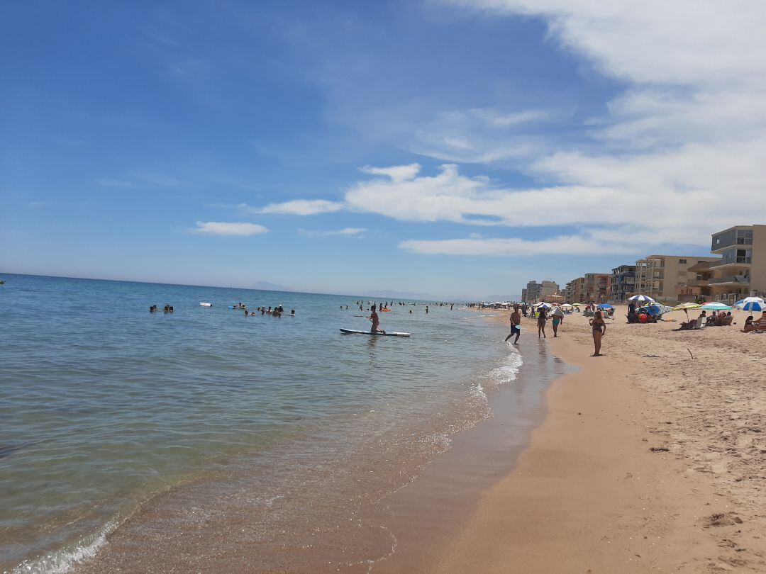 Playa de Tavernes donde se alcanzaron más de 36º