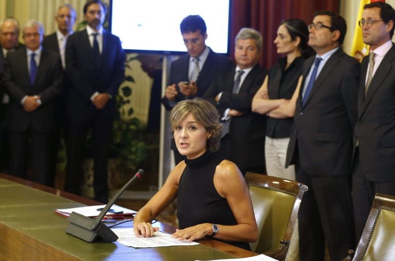 La ministra de Agricultura, Isabel García Tejerina, durante la firma del Acuerdo para la Estabilidad y sostenibilidad de la cadena de valor del sector lácteo