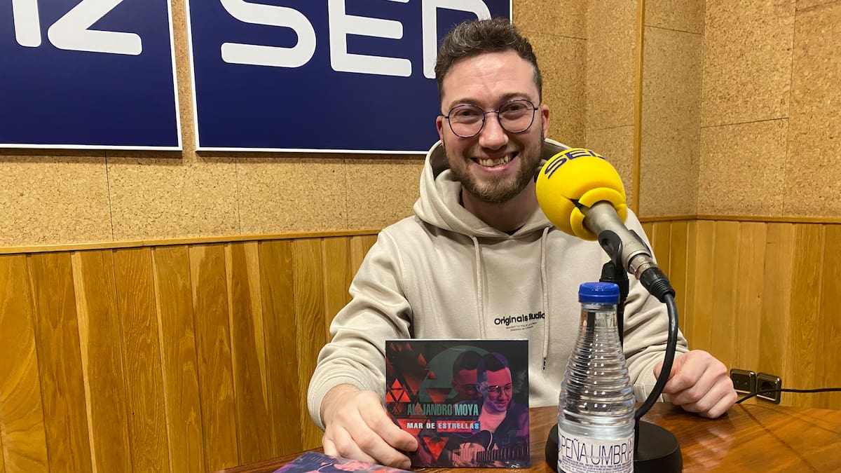 El músico conquense Alejandro Moya comparte sus canciones optimistas