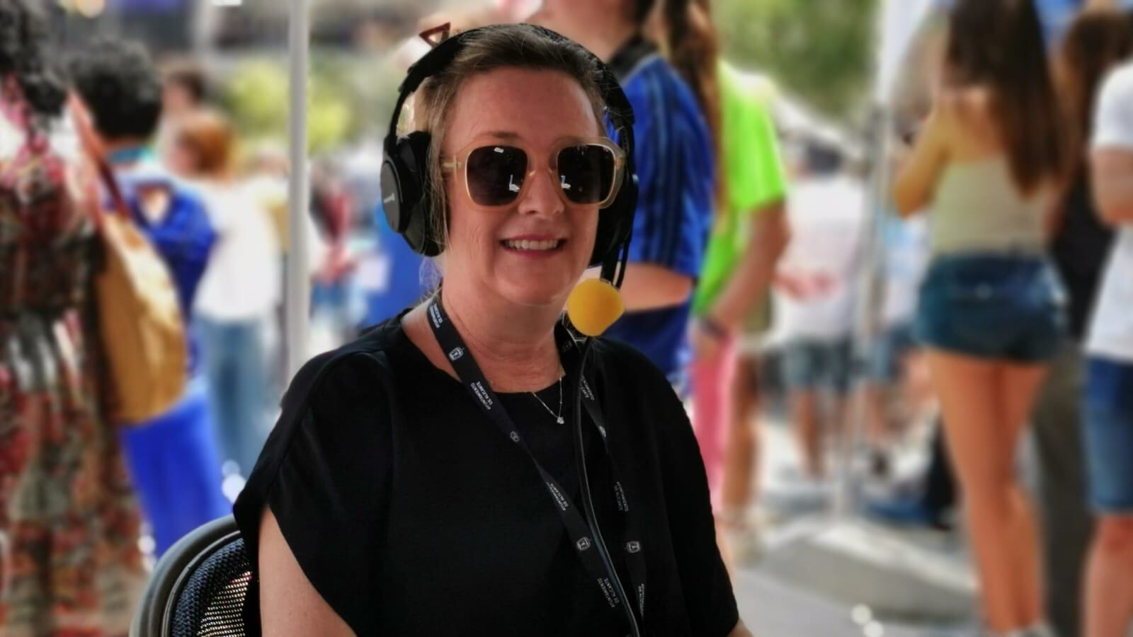 Victoria Tur i Viñes, en la Plaza de los Luceros