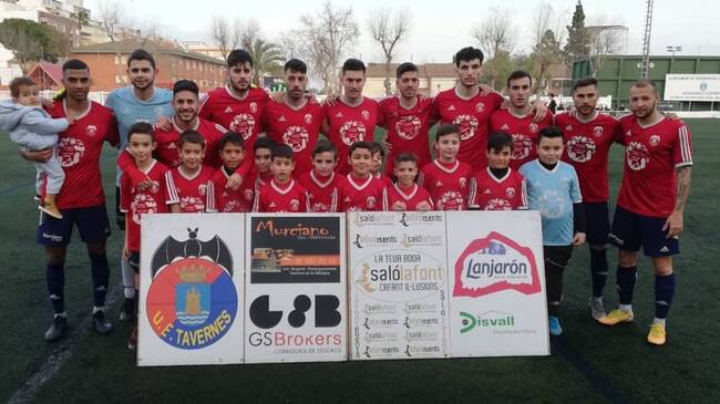 El Tavernes antes de empezar el derbi comarcal