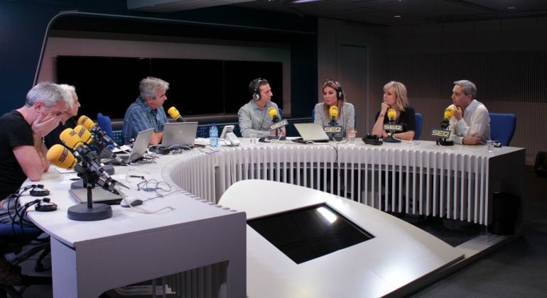 Jon Sistiaga, Mariola Cubells, Carles Francino, Roberto Sánchez y los periodistas de Antena 3 Sandra Golpe, María Rey y Vicente Vallés.