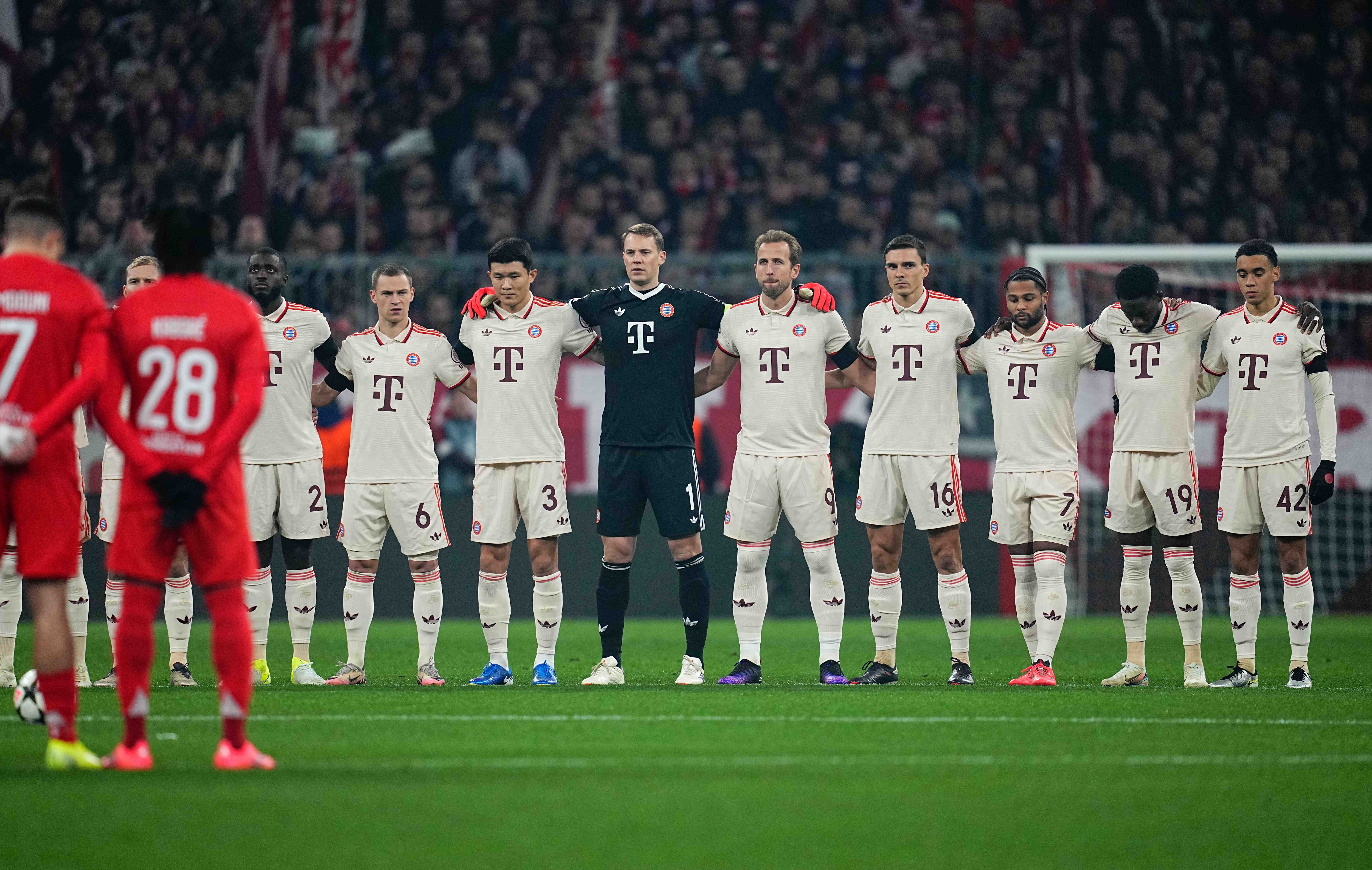 Bayern de Múnich y Benfica guardan un minuto de silencio por las víctimas de la DANA de Valencia