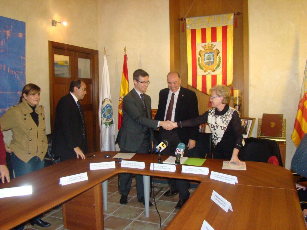 Juan José Beneyto (al centre de la imatge) en un dels seus últims actes com a alcalde d'Albaida
