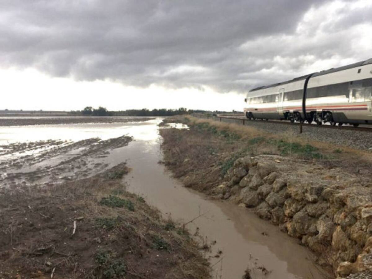 Renfe activa el plan alternativo para trayectos afectados por lluvia
