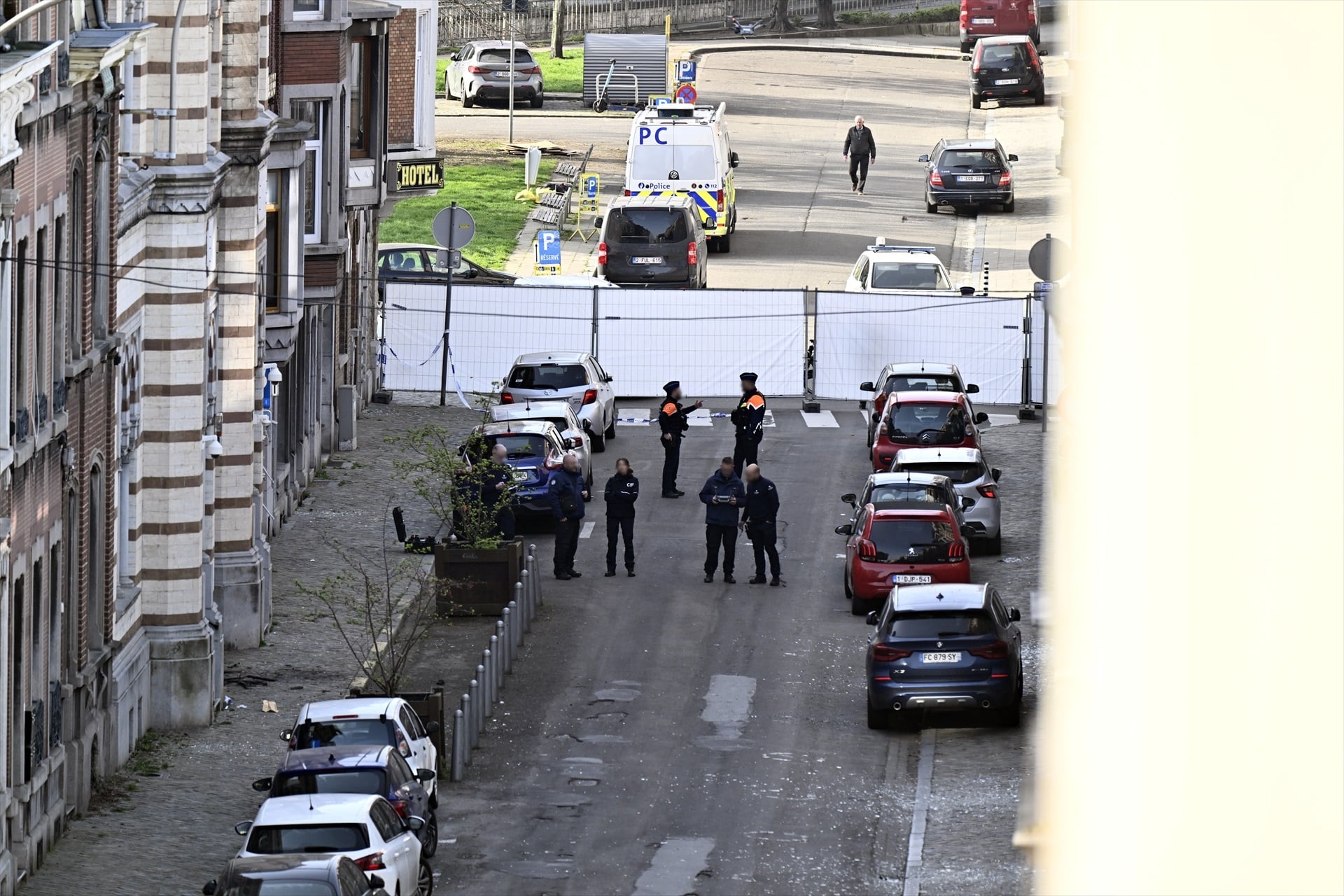 Bélgica investiga una explosión sin heridos ante una sinagoga en Lieja, condenada por las autoridades como acto "antisemita".