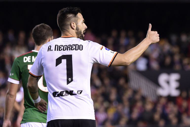 Valencia&#039;s forward Alvaro Negredo gestures during the Spanish league football match Valencia CF vs Athletic Club Bilbao at the Mestalla stadium in Valencia on November 9, 2014.  AFP PHOTO / JOSE JORDAN