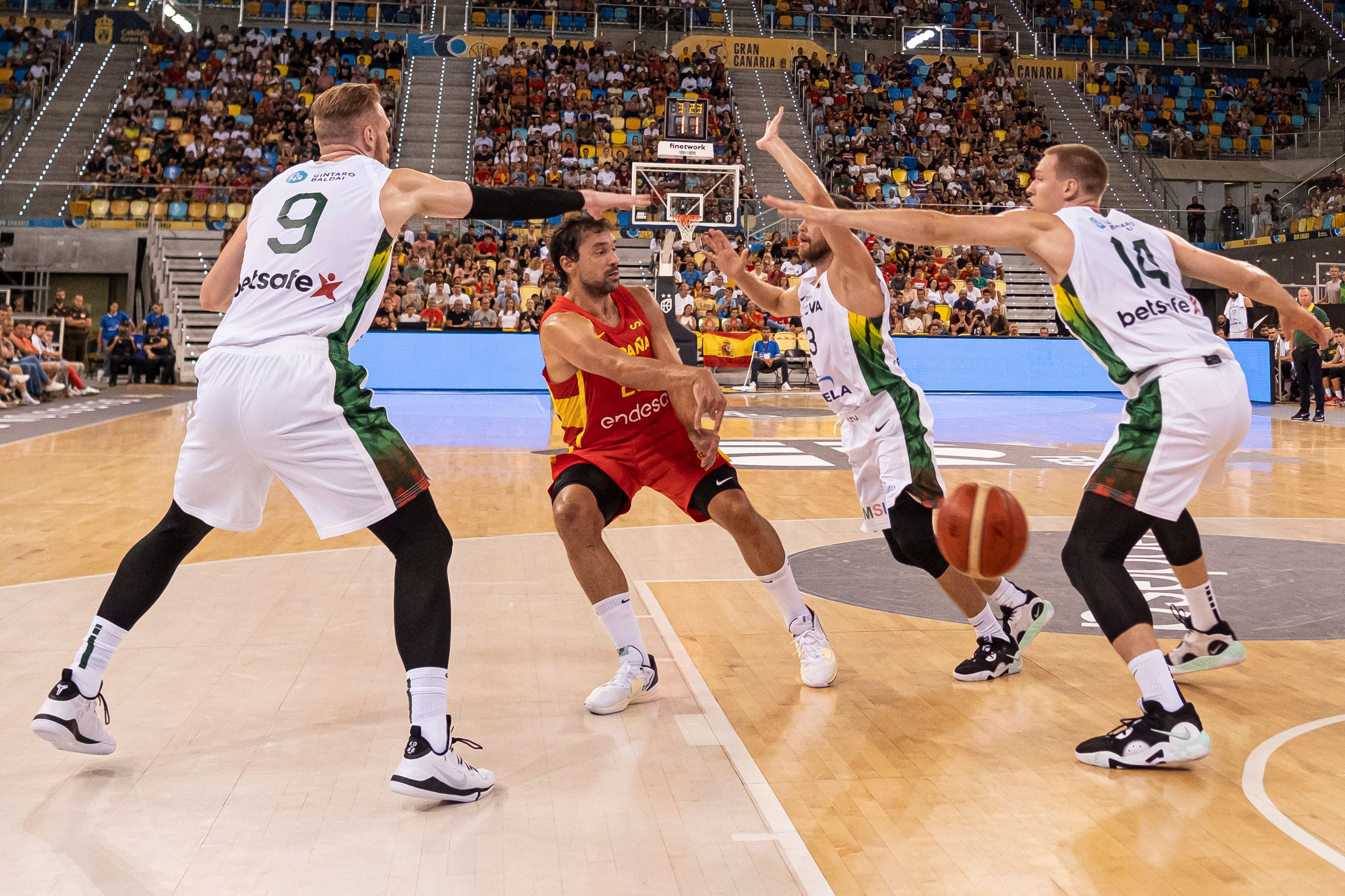 El jugador de la España Sergio Llull. EFE/Elvira Urquijo