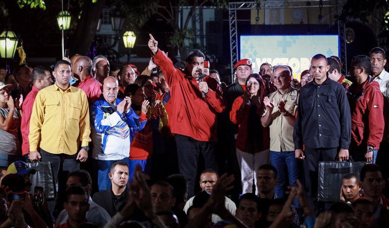 El presidente de Venezuela, Nicolás Maduro, celebra los resultados electorales en la Plaza Bolívar de Caracas (Venezuela).