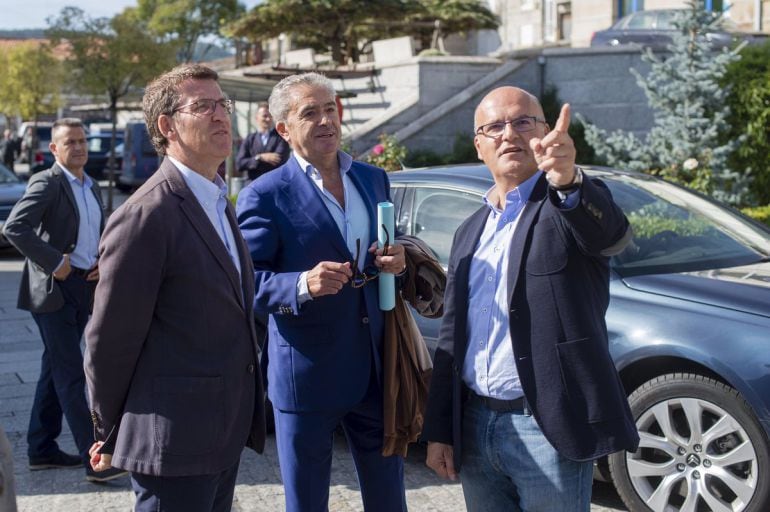 Alberto Núñez Feijoo en un acto de campaña con José Manuel Baltar en Ourense