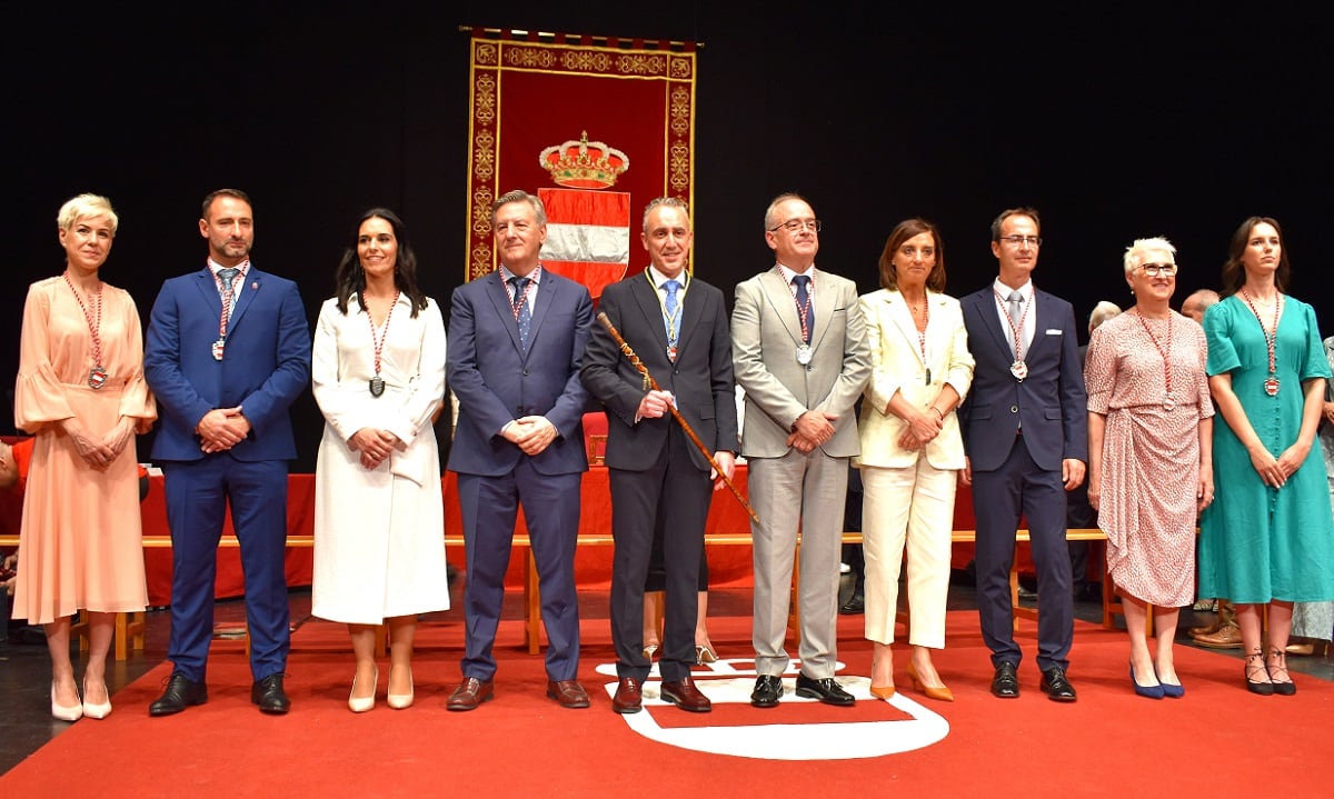 Equipo de gobierno de Puertollano durante el acto de constitución del nuevo Ayuntamiento y la toma de posesión del alcalde, Miguel Ángel Ruiz